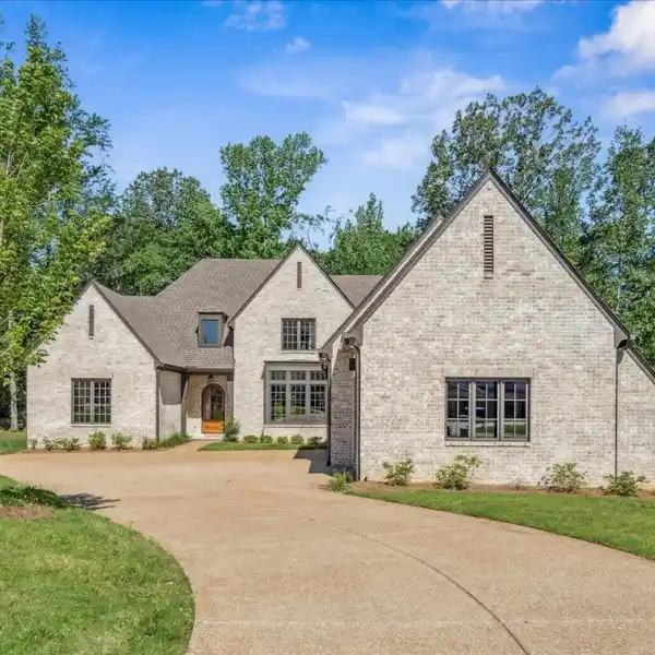 ELEGANT NEW BUILD ON HALF-ACRE NATURE LOT