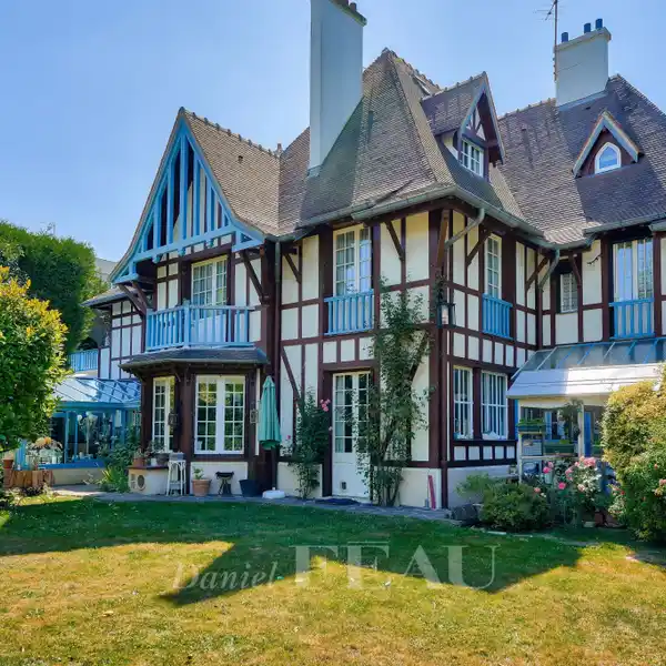 LATE 19TH CENTURY PROPERTY IN A LEAFY ENVIRONMENT