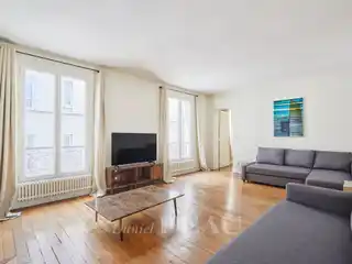 Peaceful Dual-Aspect Apartment