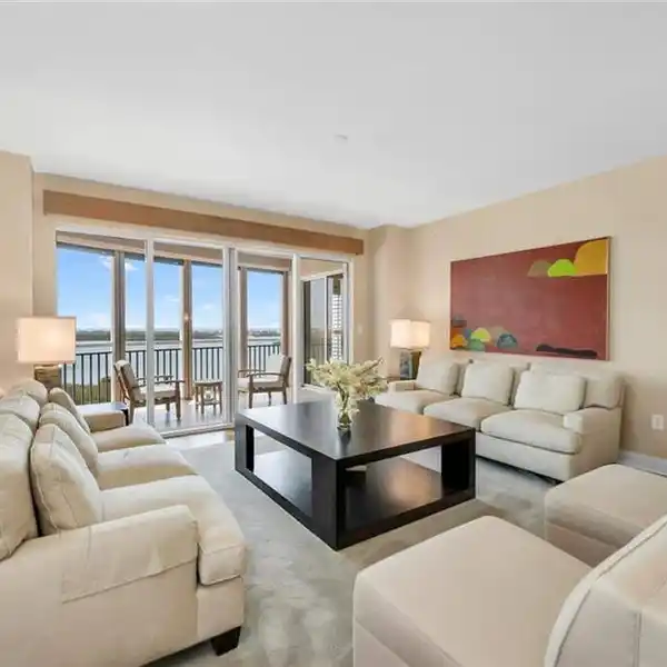 TURNKEY-FURNISHED MODERN ZEN RETREAT