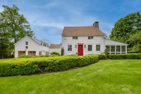Charming Estate Backing Weir Farm Trails