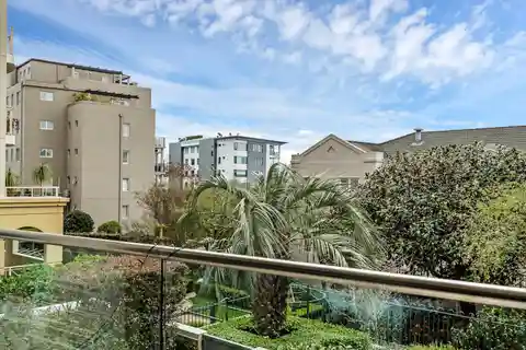 Broadway Park Elegance with Resort Amenities