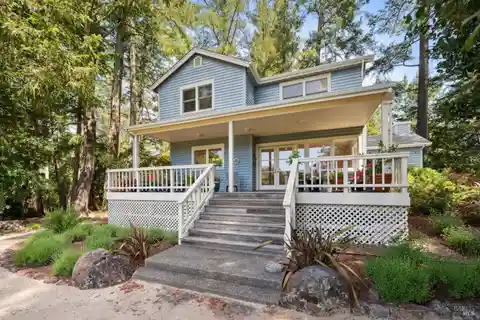 Charming Farmhouse in West Dry Creek