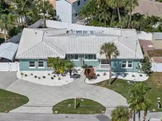 Beautifully Updated Residence in Exclusive Carlouel