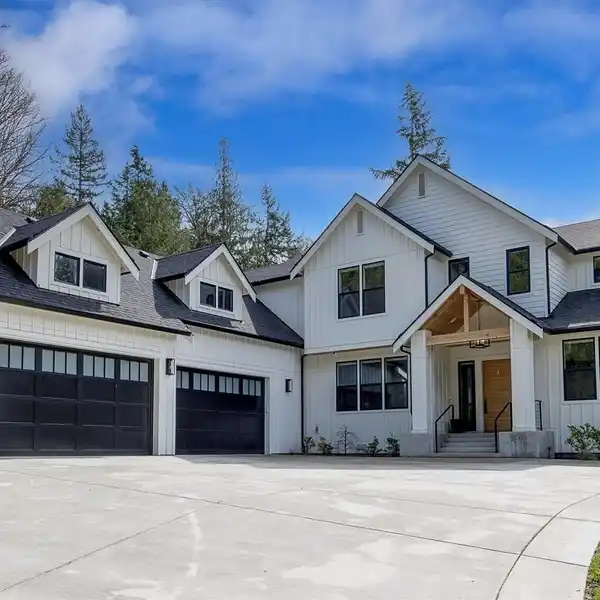 NEW HOME ON THE EDGE OF GRAND RIDGE PARK