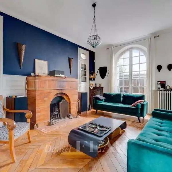 GORGEOUS HOME IN A CONVENIENT LOCATION