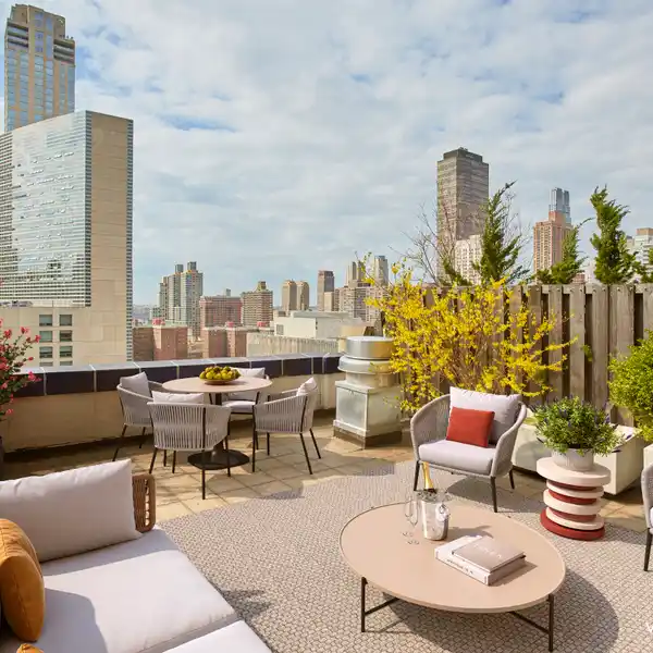 STUNNING AND SPACIOUS CORNER TERRACE