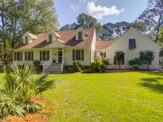 Secluded Lakefront Paradise Minutes from Charleston Beaches