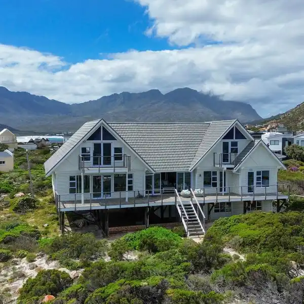 RARE SEAFRONT PROPERTY