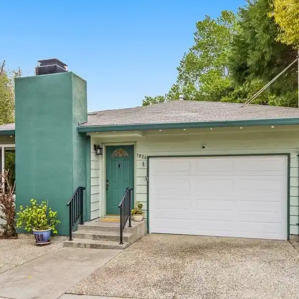 MID-CENTURY BUNGALOW ON AN EXPANSIVE LOT