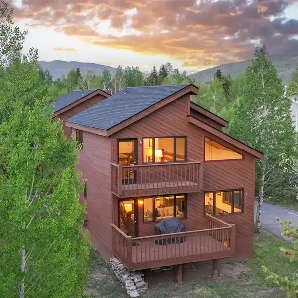 FANTASTIC RENOVATED DUPLEX