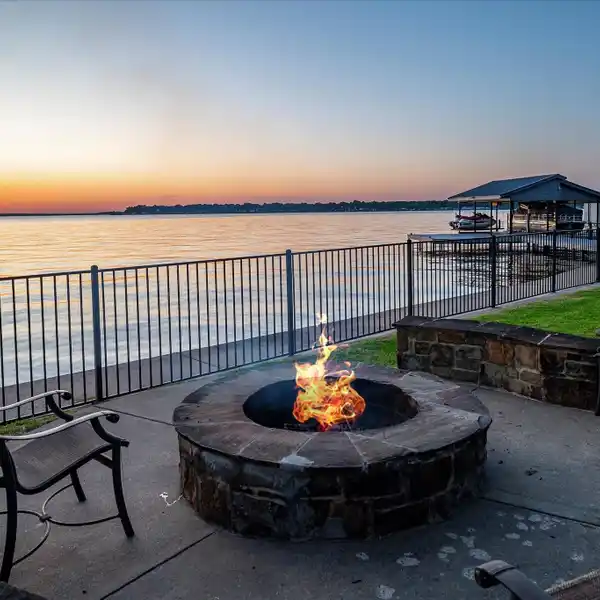 A LAKEFRONT LIFESTYLE INVESTMENT