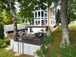 Lake House with Spectacular Lake Views