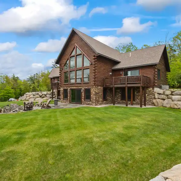 CONTEMPORARY LOG HOME IN MADISON, NH