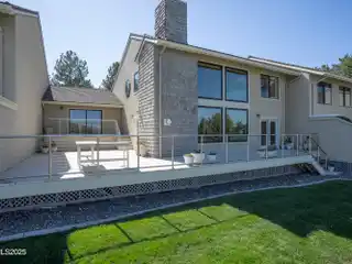 Elegant and Peaceful Residence in Exclusive Lakeridge Shores Chataux