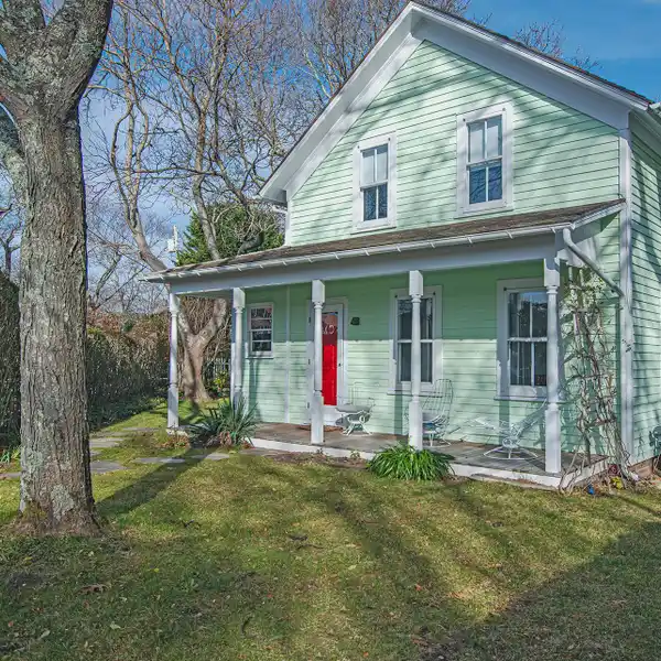 IMPECCABLY MAINTAINED COTTAGE FOR RENT