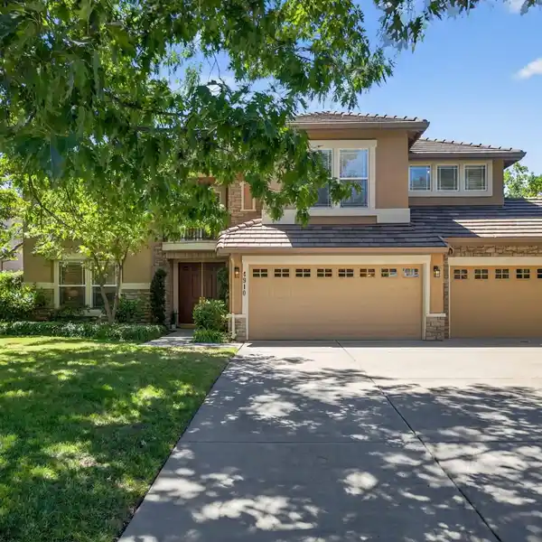 IMPRESSIVE ESTATE IN A COVETED GATED COMMUNITY