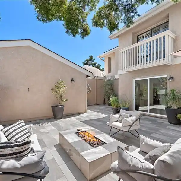 SPACIOUS OPEN-CONCEPT LAKE PARK HOME
