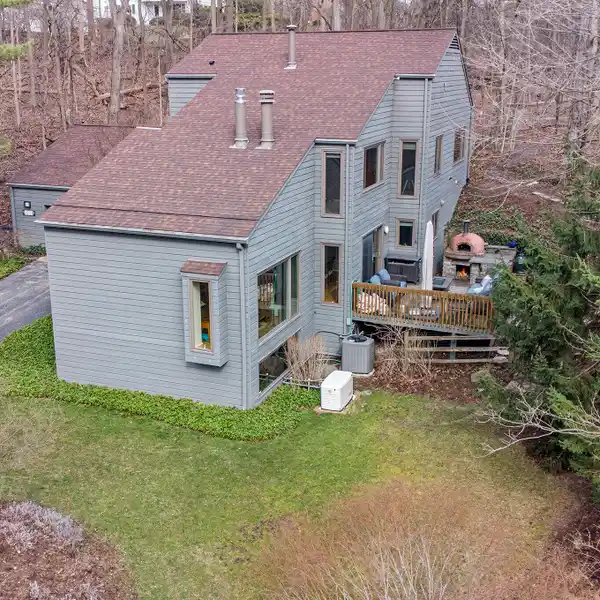 VINTAGE VALLEY HOME ON A SECLUDED WOODED LOT
