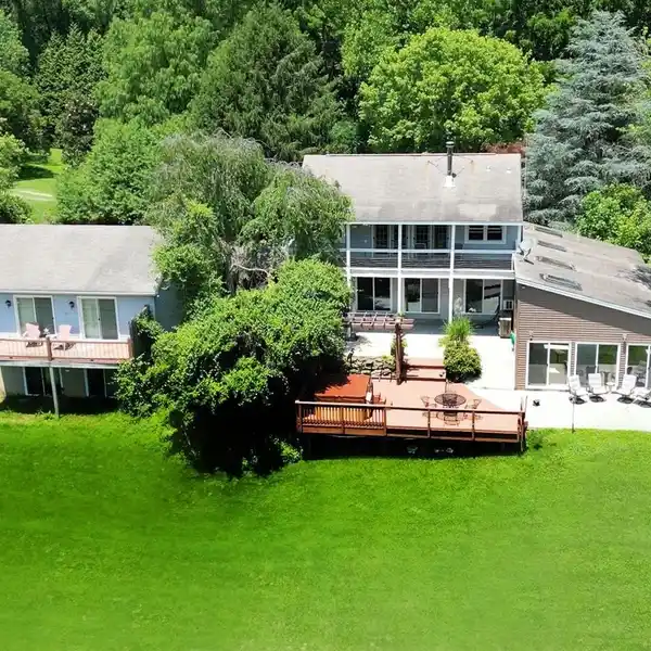 IDYLLIC FAMILY COMPOUND IN BAY COUNTRY