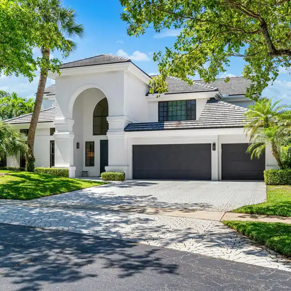 STUNNINGLY REMODELED ESTATE IN SEASONS