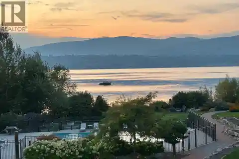 Kelowna Lakefront Townhome with Stunning Views