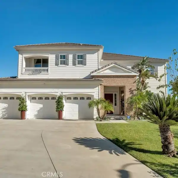 STUNNING GRANADA HILLS ESTATE WITH SPECTACULAR VIEWS AND PRIVACY