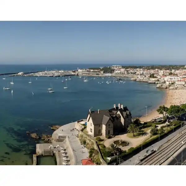 SPACIOUS MOVE-IN READY HOME IN A BEAUTIFUL SETTING