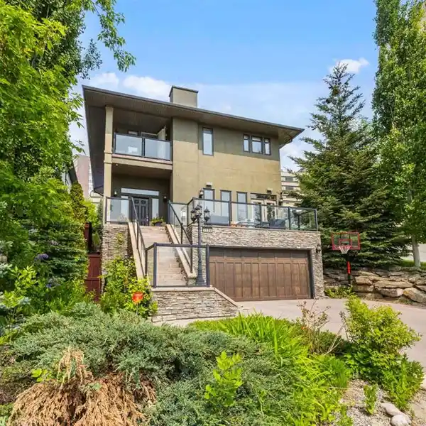 REFINED RESIDENCE IN PARKDALE