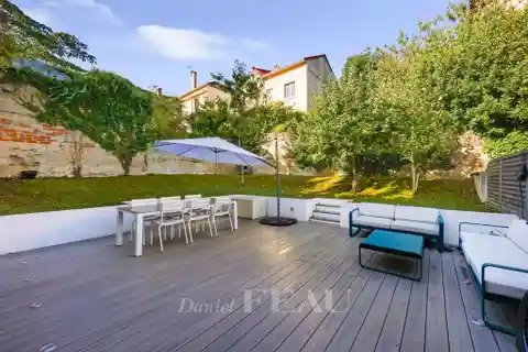 Beautiful Apartment with Terrace and Garden