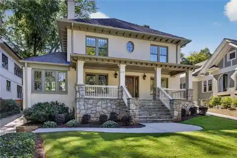 Light-Filled Interiors with Open Layout for Entertaining