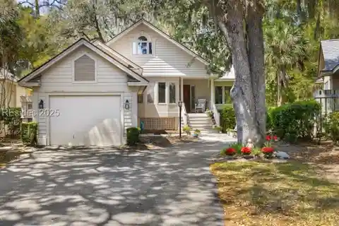 \beautifully Maintained Home in Carolina Place
