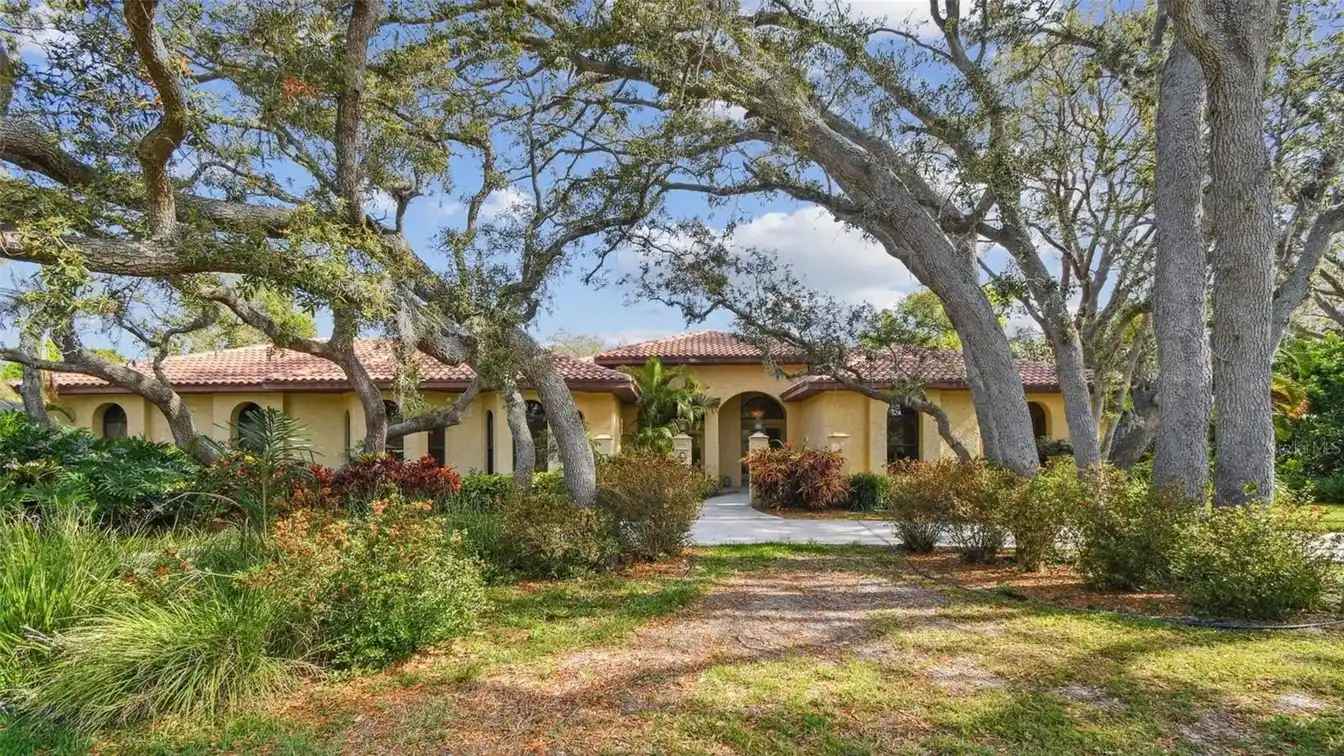Luxurious Tranquility in a Convenient Location