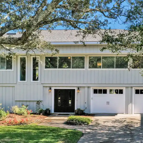 COASTAL ELEGANCE AT ITS FINEST