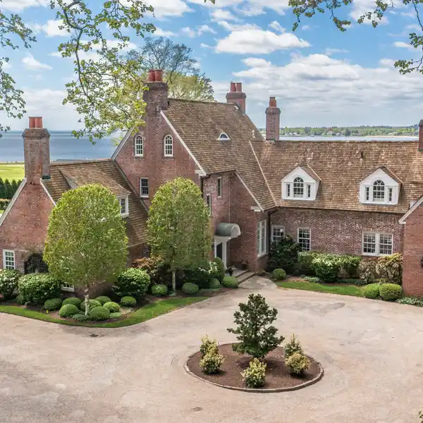 PEBBLES - ICONIC  SASCO HILL ESTATE