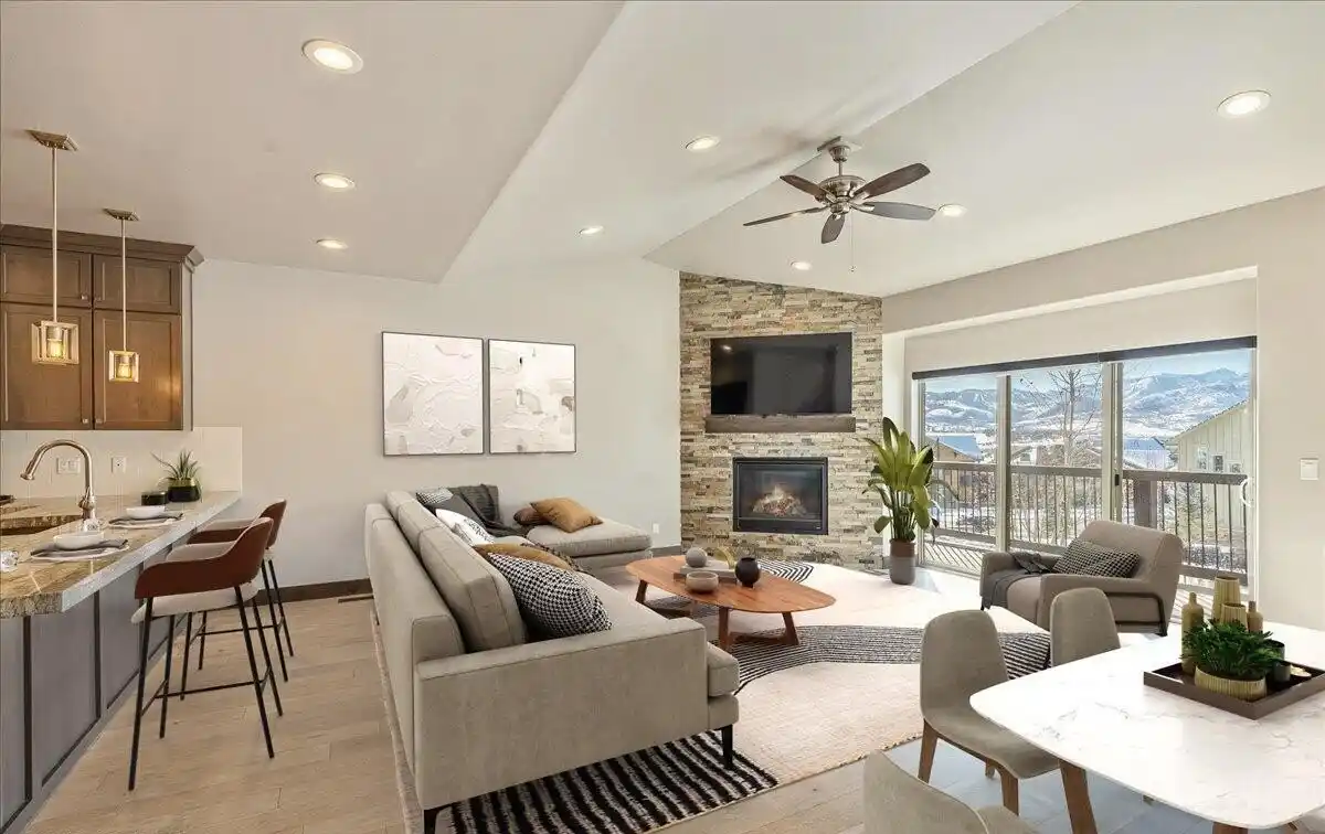 Impeccable Townhome in Convenient Location