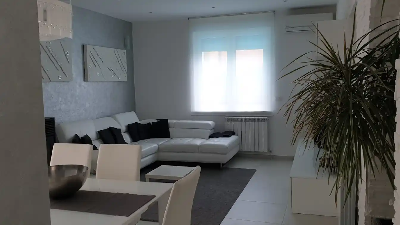 Modern and Elegant Villa with Swimming Pool 600 Meters from Lake Garda