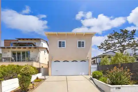 Stylish Living with Fireplace and Ocean Breezes