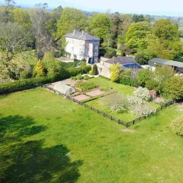 HISTORIC GLEBE HOME WITH PREMIER HORSE FACILITIES