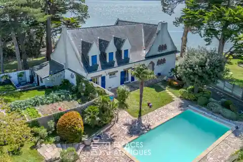 Character Villa Overlooking the Ocean