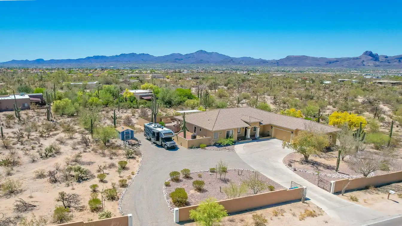 Spectacular Desert Retreat