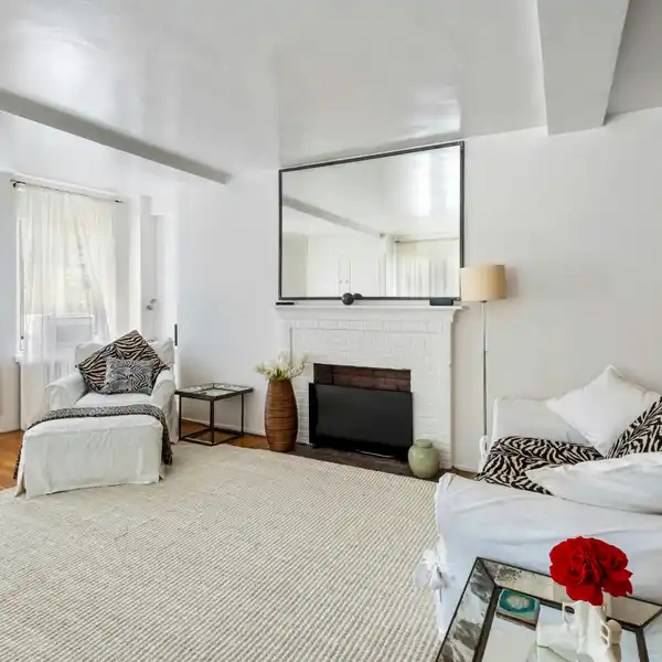 COVETED CLASSIC OVERSIZED STUDIO