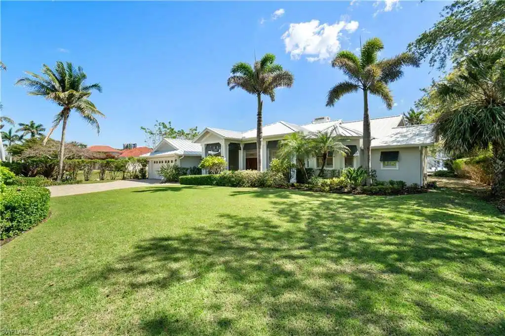 Stunning Waterfront Retreat in Seagate