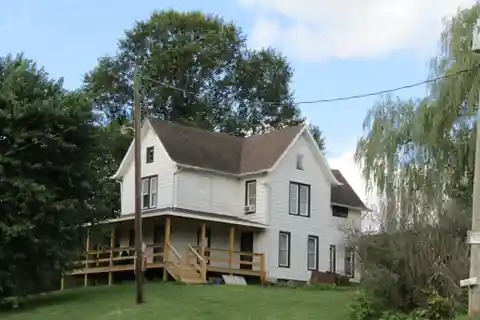 Upgraded Farmhouse on Quiet Road