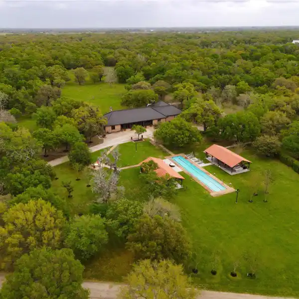 GORGEOUS COUNTRY HOME