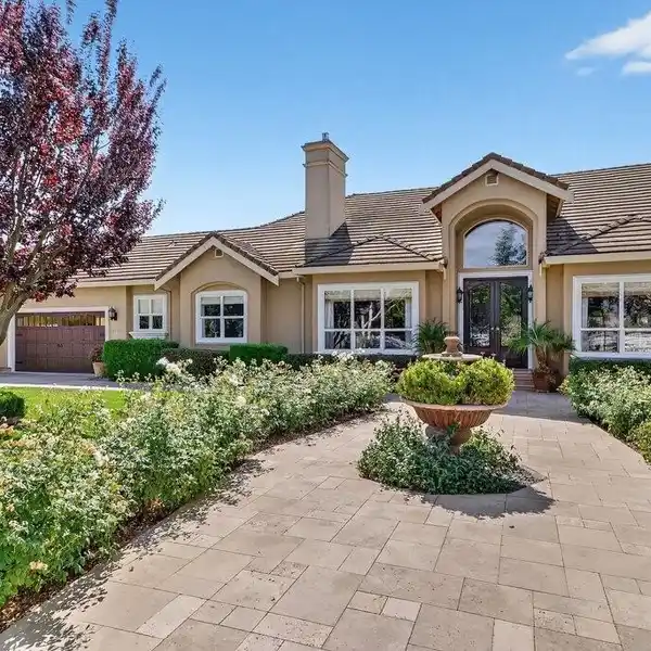 LUXURY IN THE COUNTRY