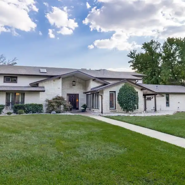 NICELY UPDATED FAMILY HOME IN THE NORTHWOOD HILLS