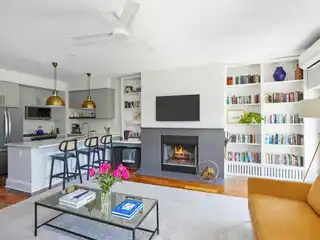 Sunny Penthouse Condominium in Windsor Terrace