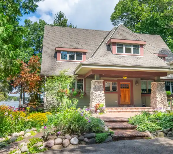 STUNNING CRAFTSMAN-STYLE HOME CUSTOM DESIGNED BY DAVE MOORE
