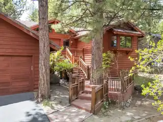 Peaceful Mountain Home in Convenient Location